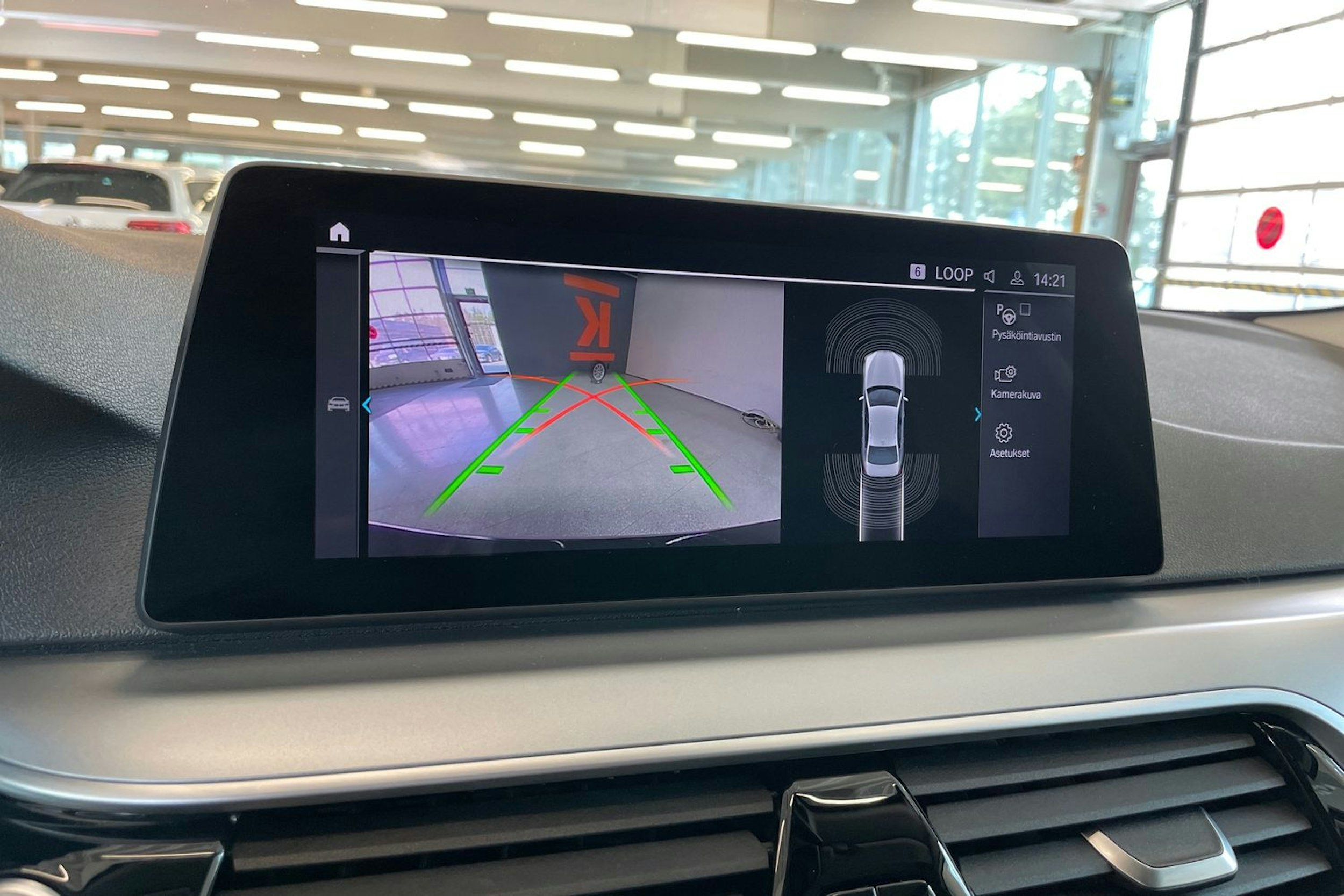 Musta BMW 530e iPerformance 2020 kuva 20.