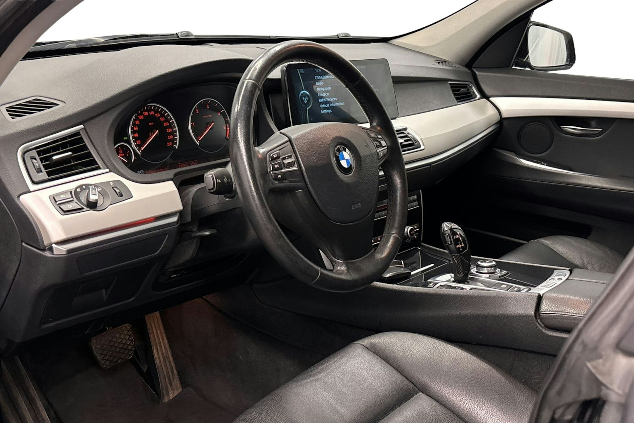 musta BMW 535 2011 kuva 6.