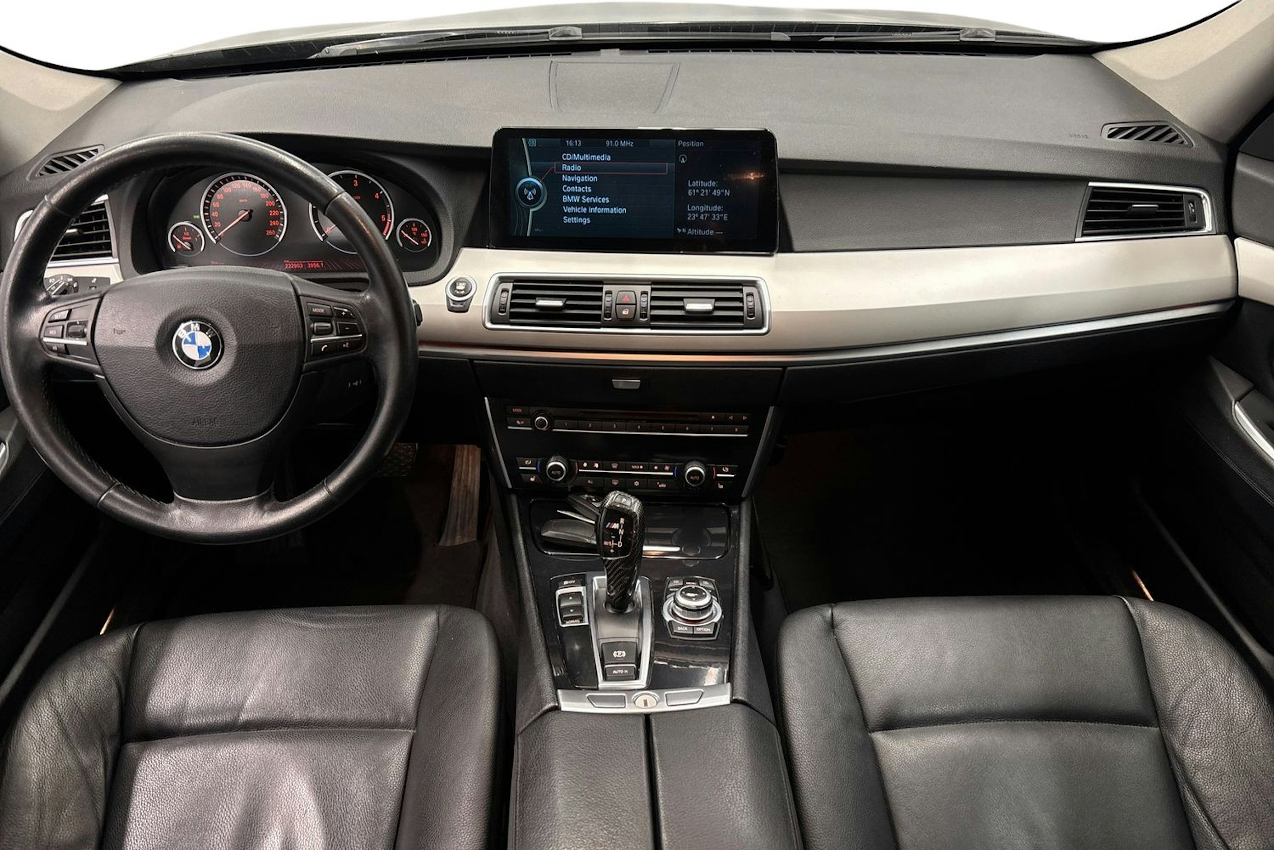 musta BMW 535 2011 kuva 7.