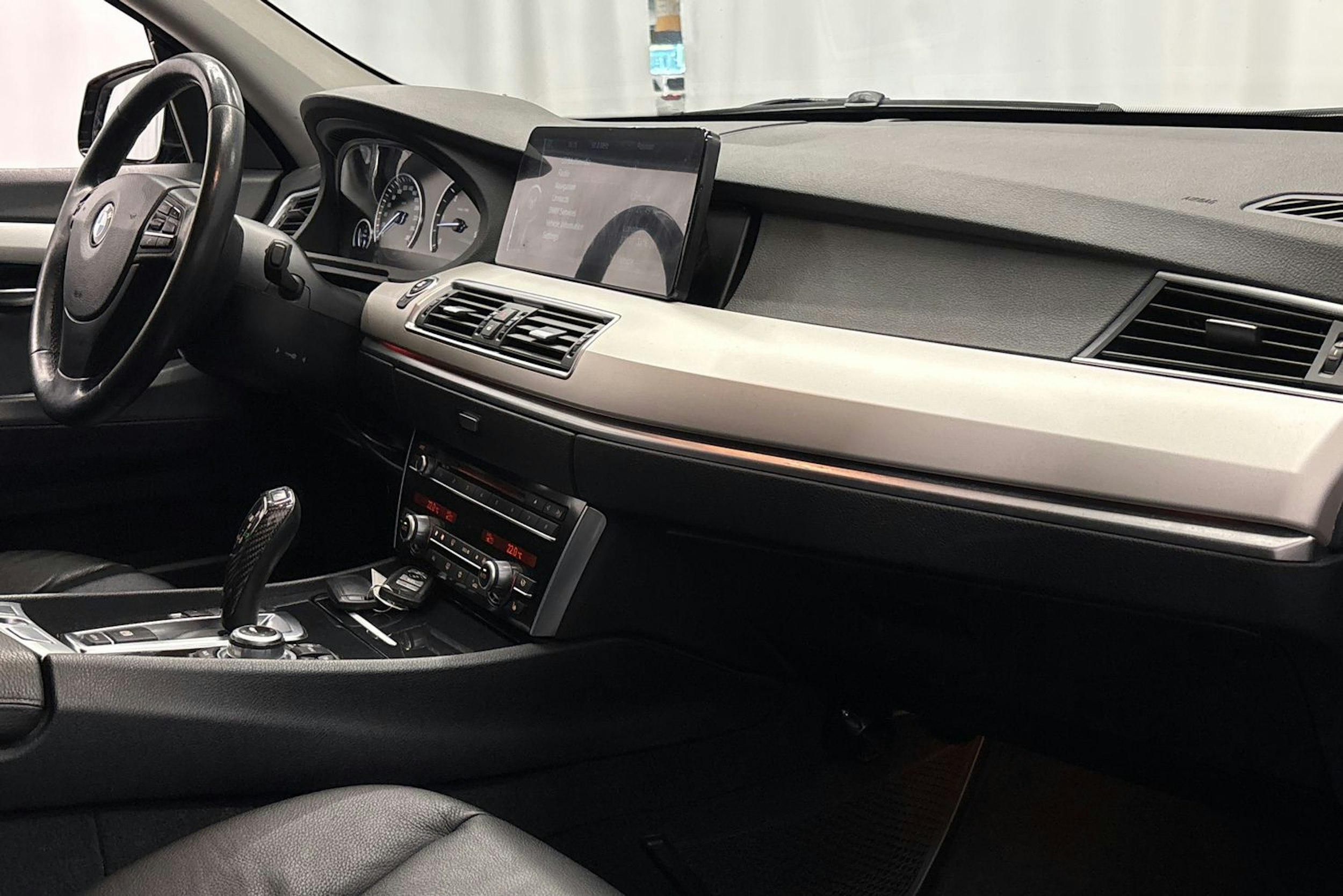 musta BMW 535 2011 kuva 11.