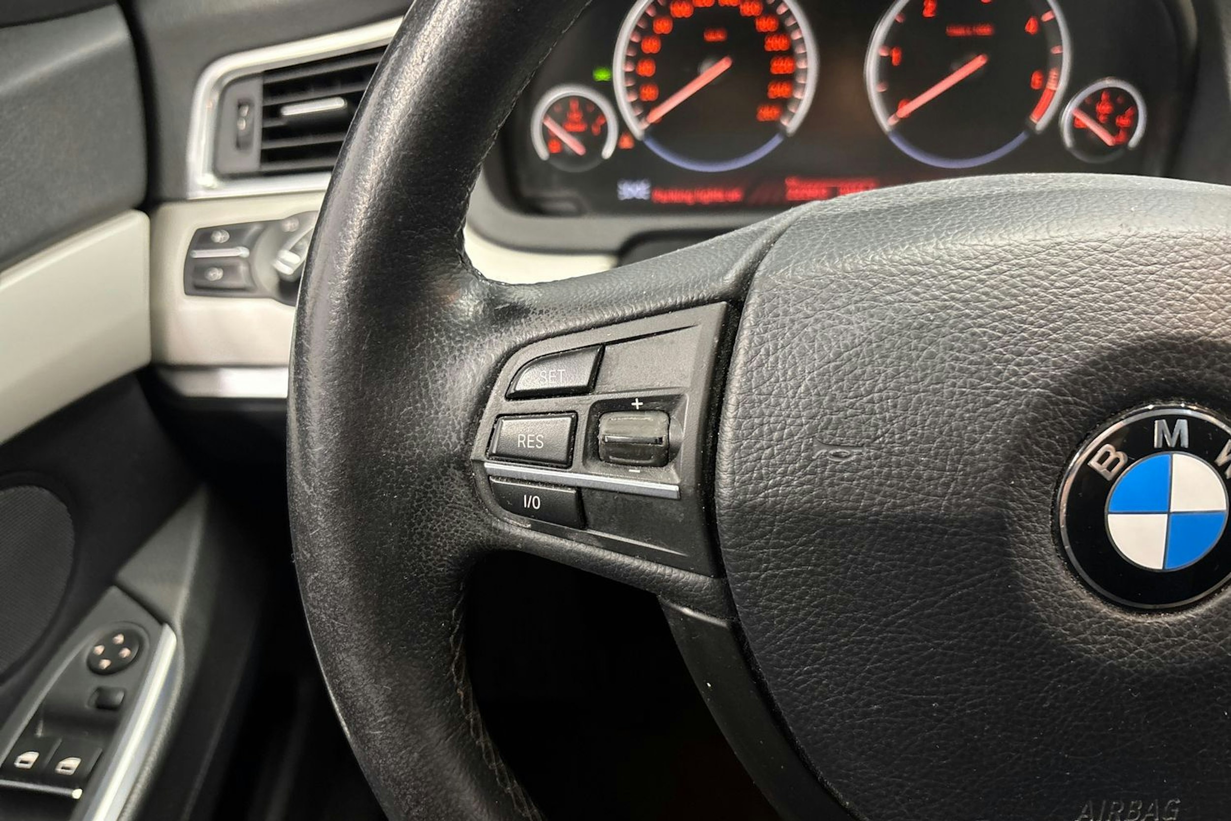 musta BMW 535 2011 kuva 16.