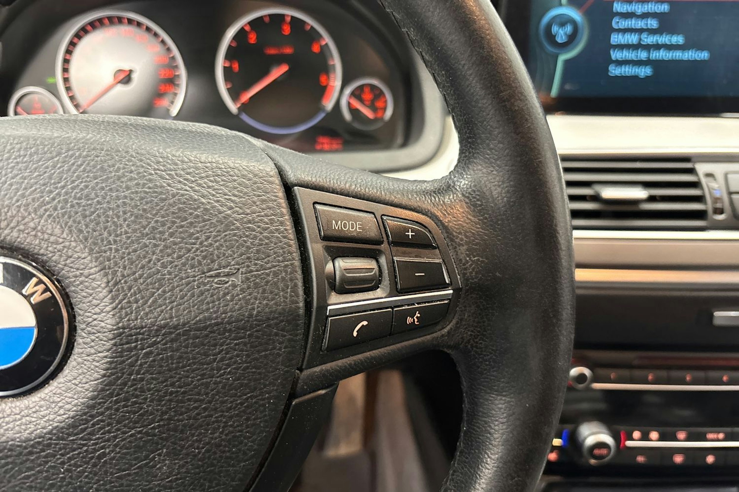 musta BMW 535 2011 kuva 17.