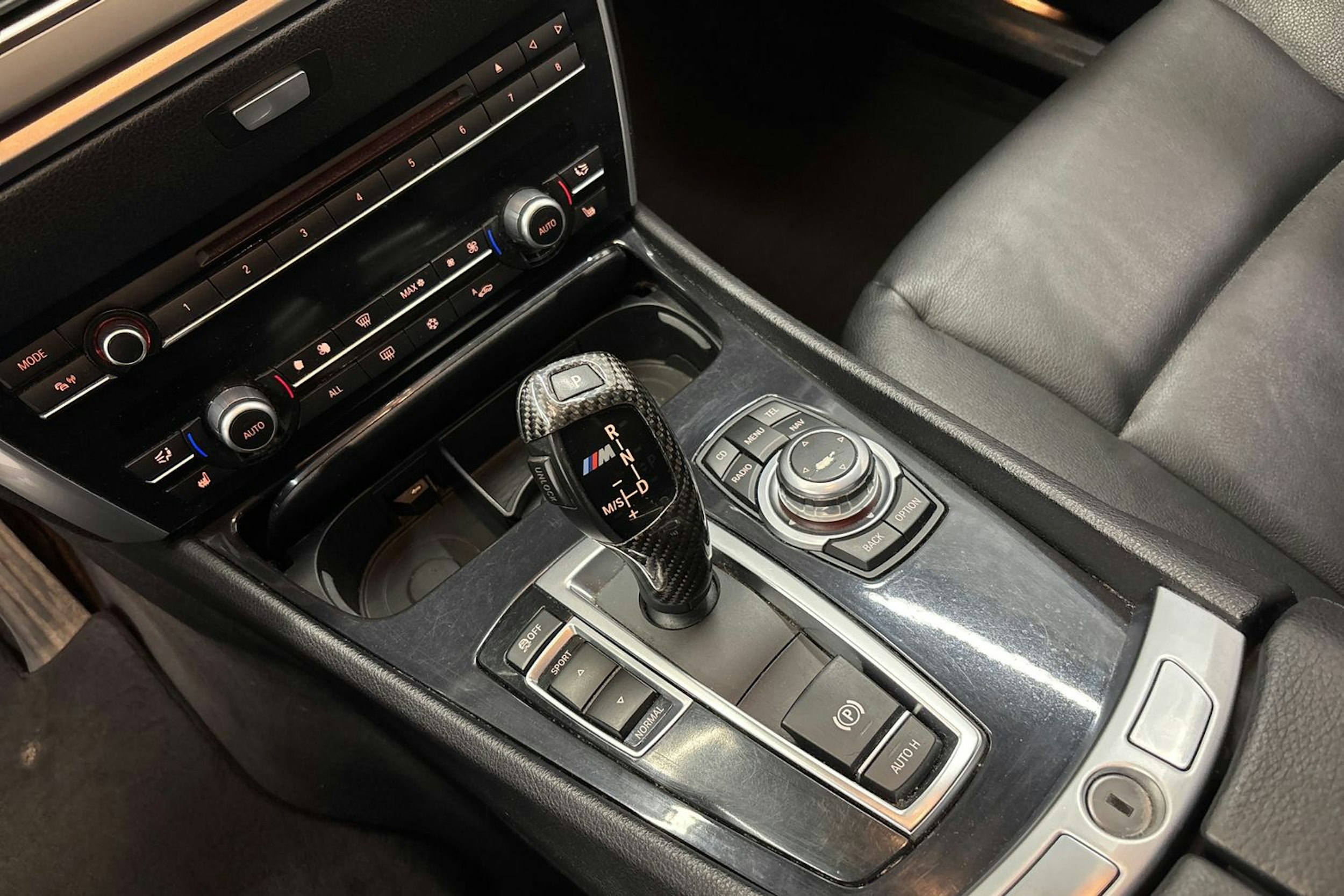 musta BMW 535 2011 kuva 24.