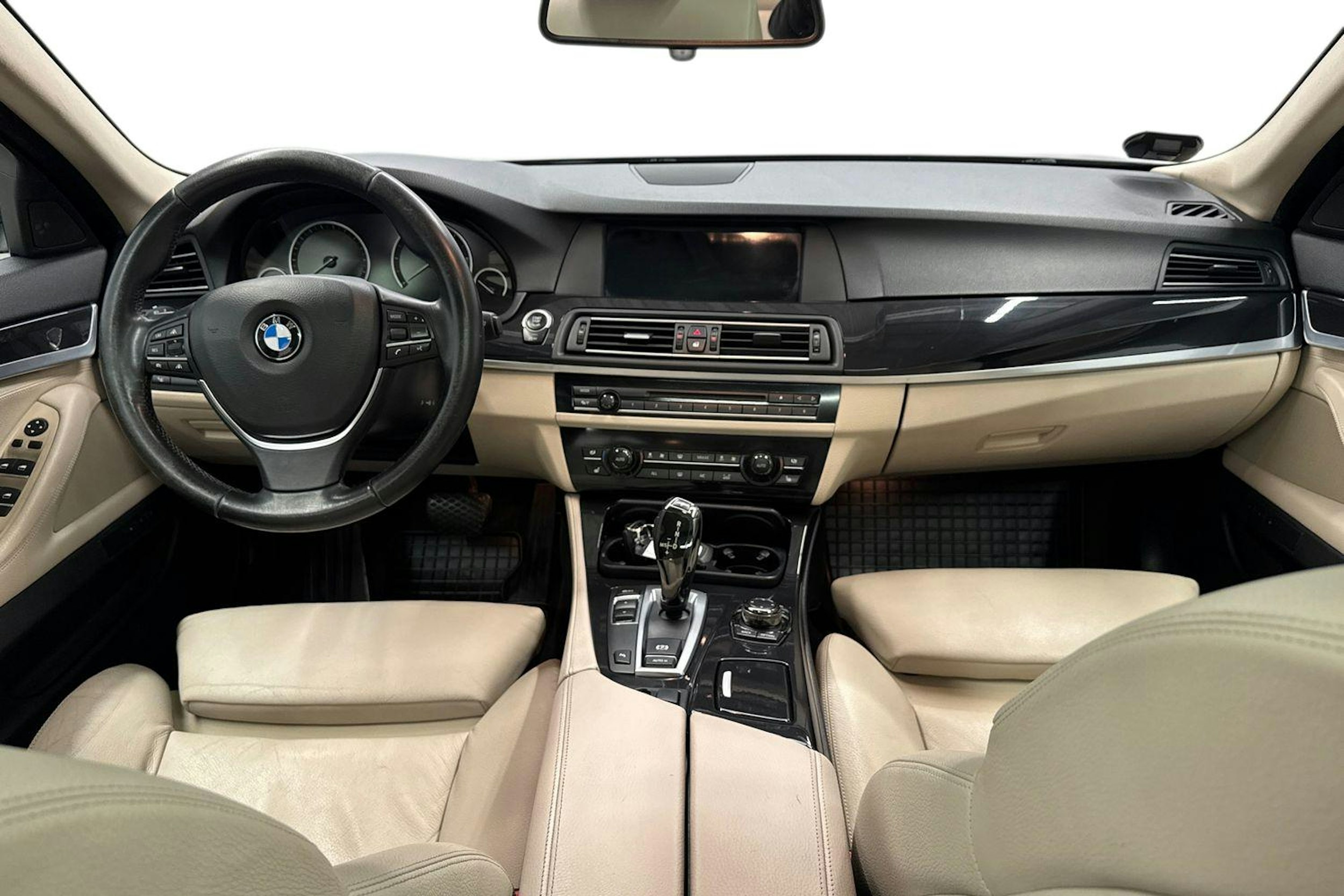 harmaa BMW 535 2013 kuva 9.