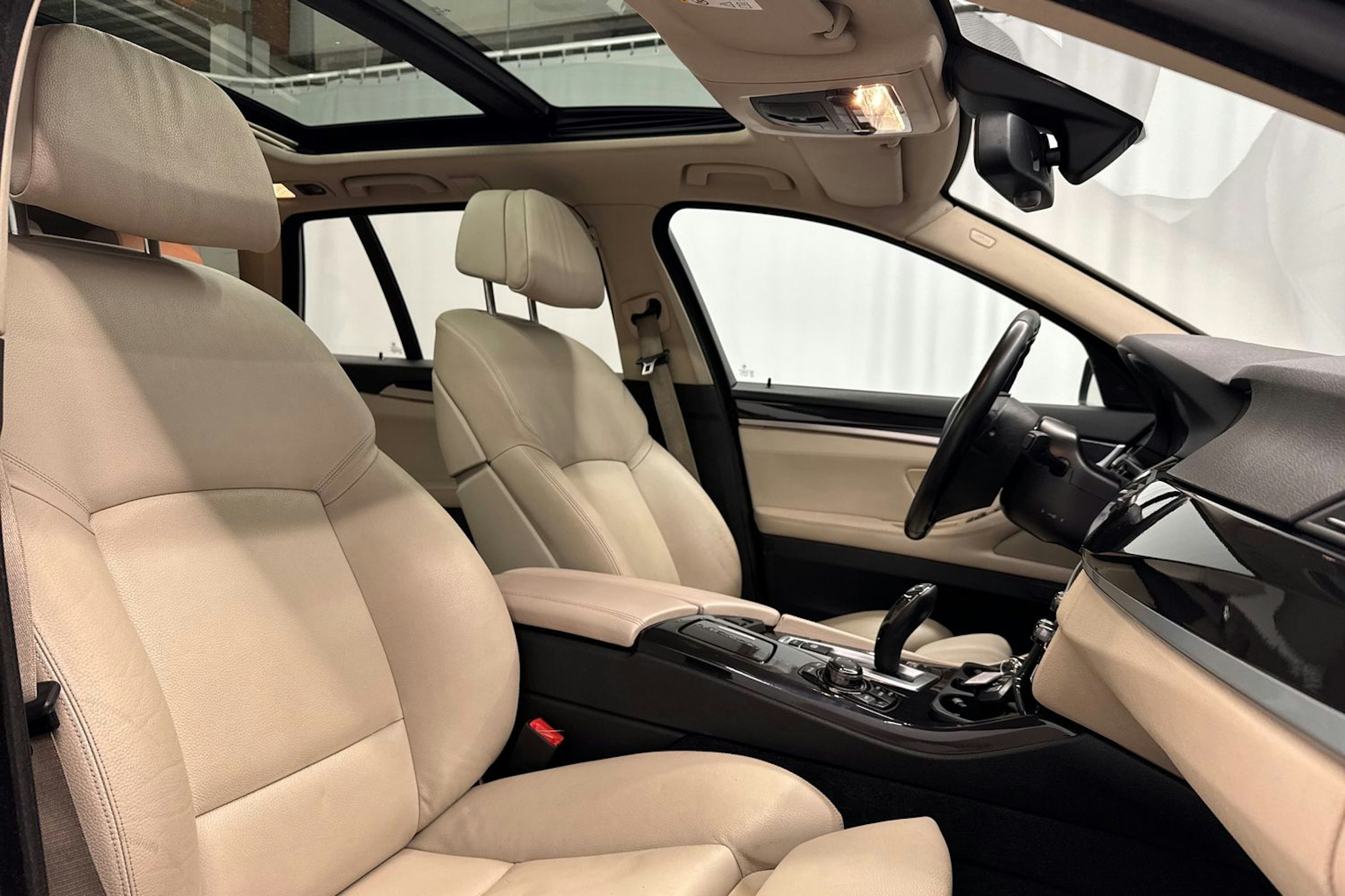 harmaa BMW 535 2013 kuva 14.