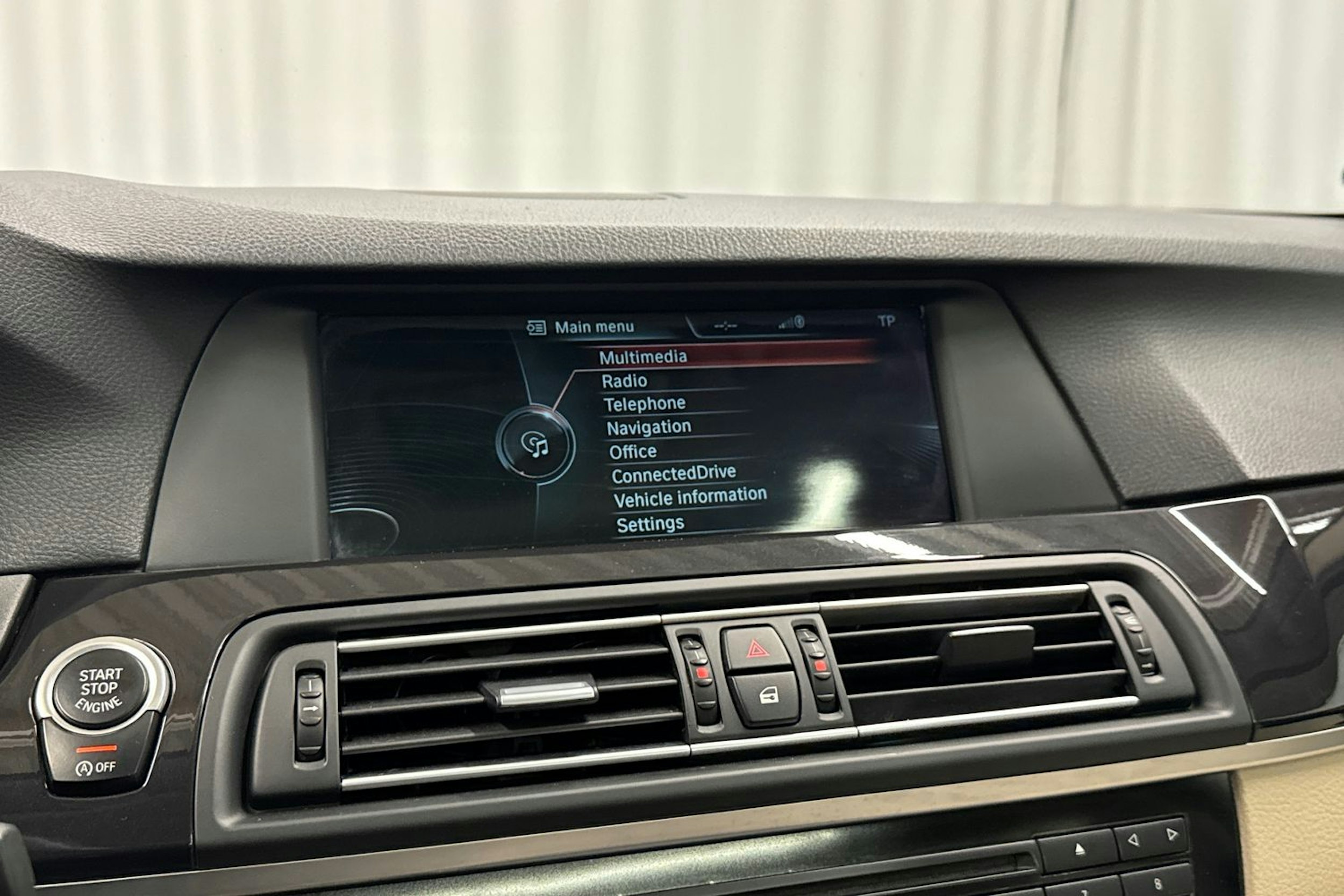 harmaa BMW 535 2013 kuva 17.