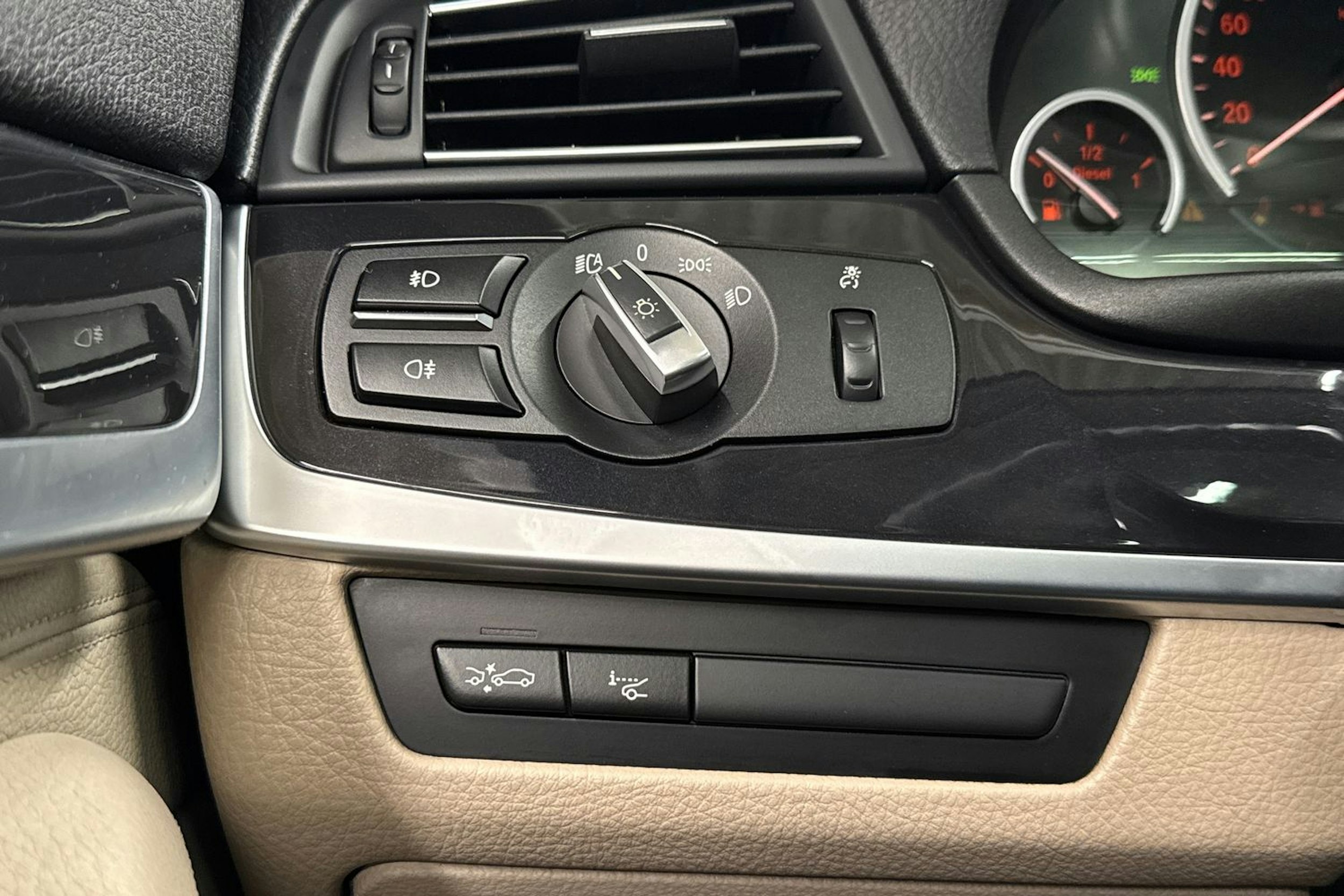 harmaa BMW 535 2013 kuva 20.