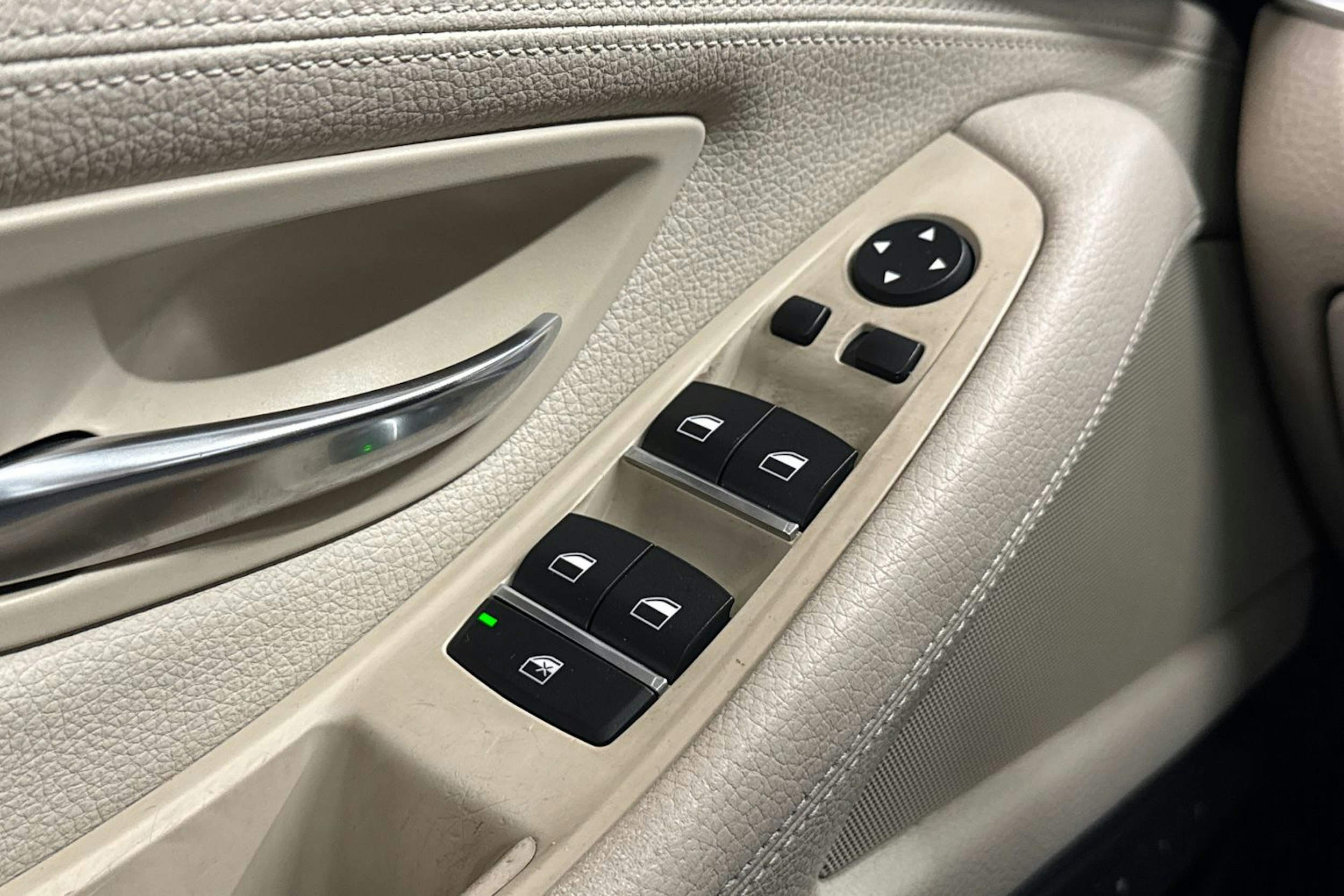 harmaa BMW 535 2013 kuva 21.