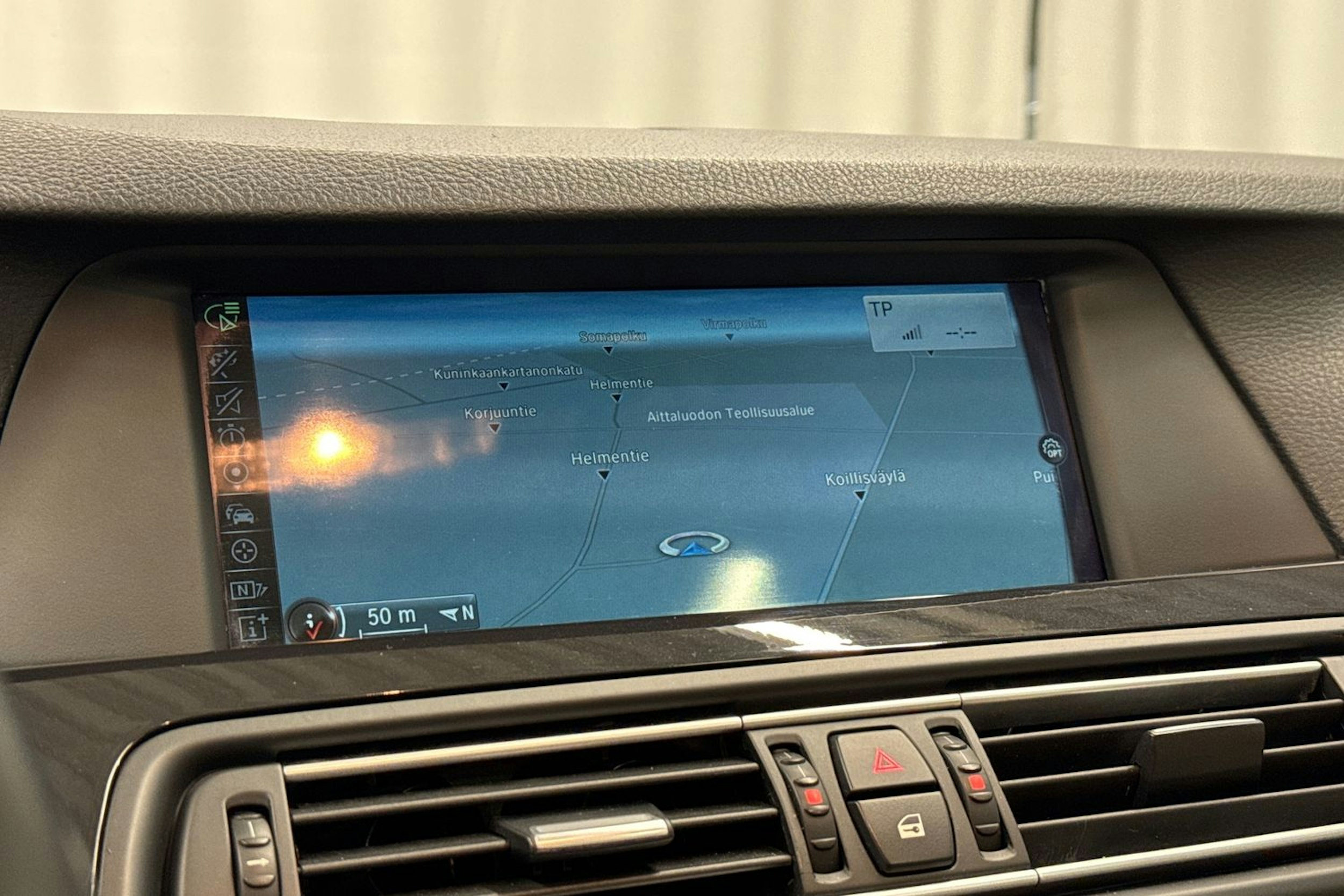 harmaa BMW 535 2013 kuva 26.