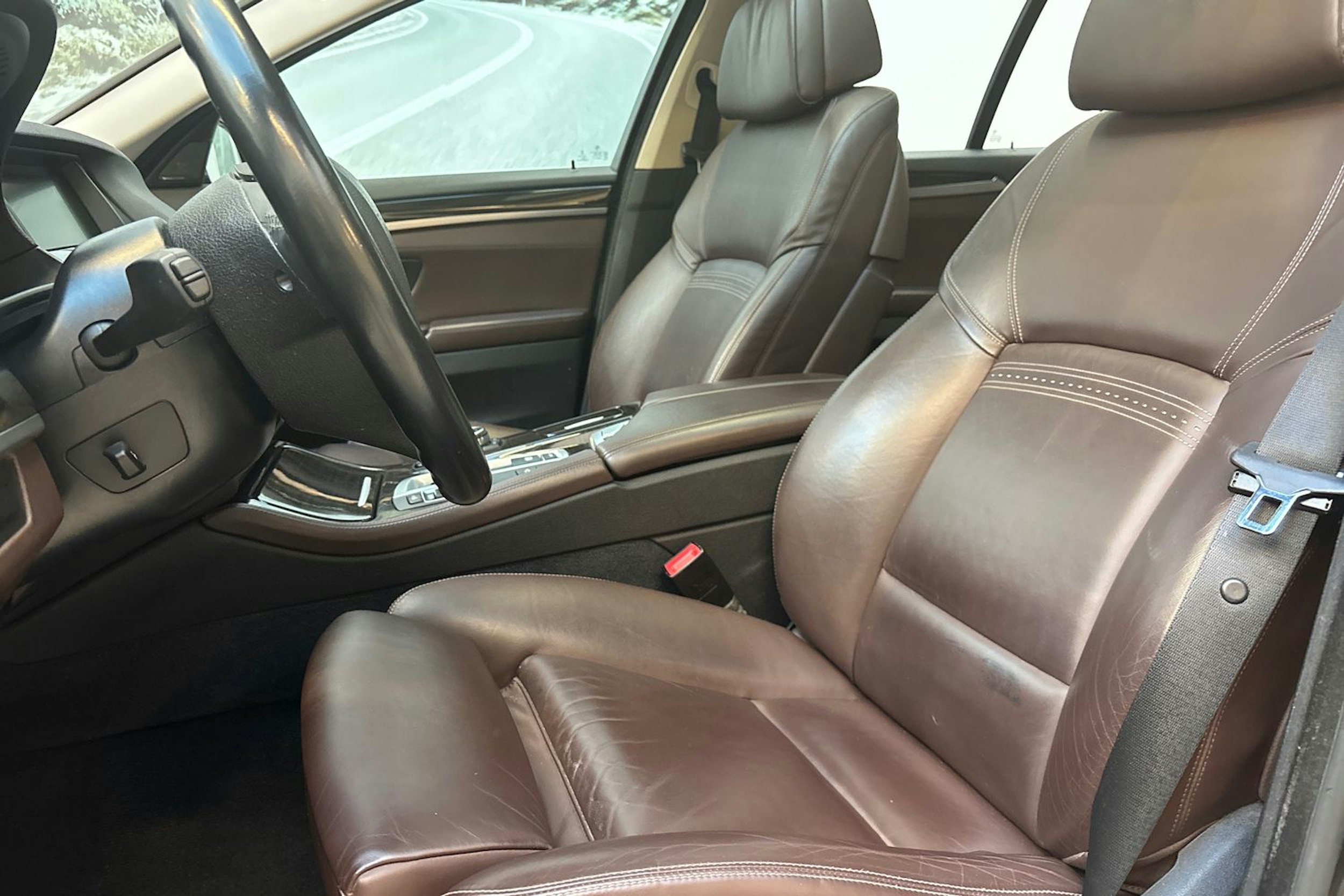 harmaa BMW 535 2014 kuva 11.