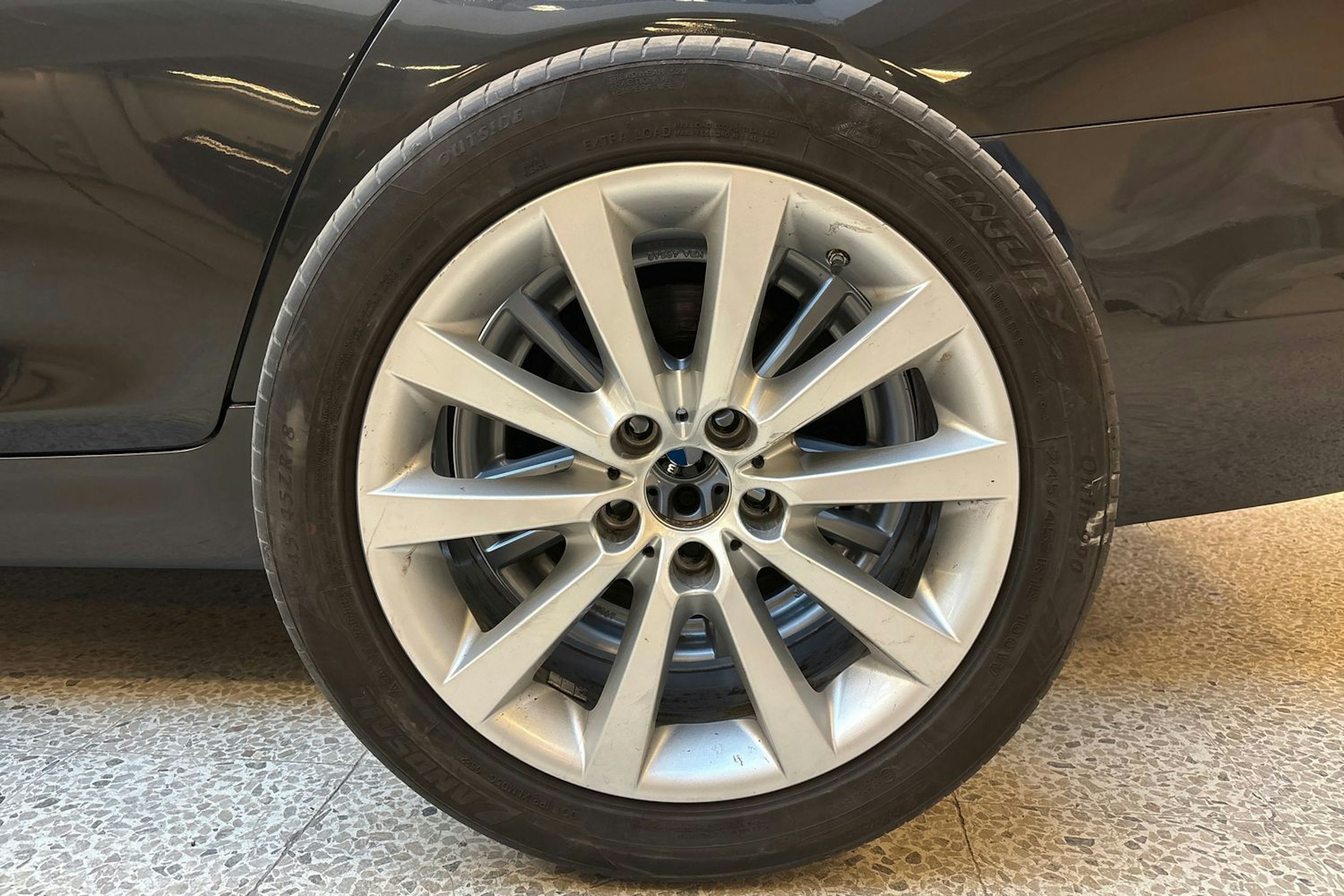 harmaa BMW 535 2014 kuva 28.