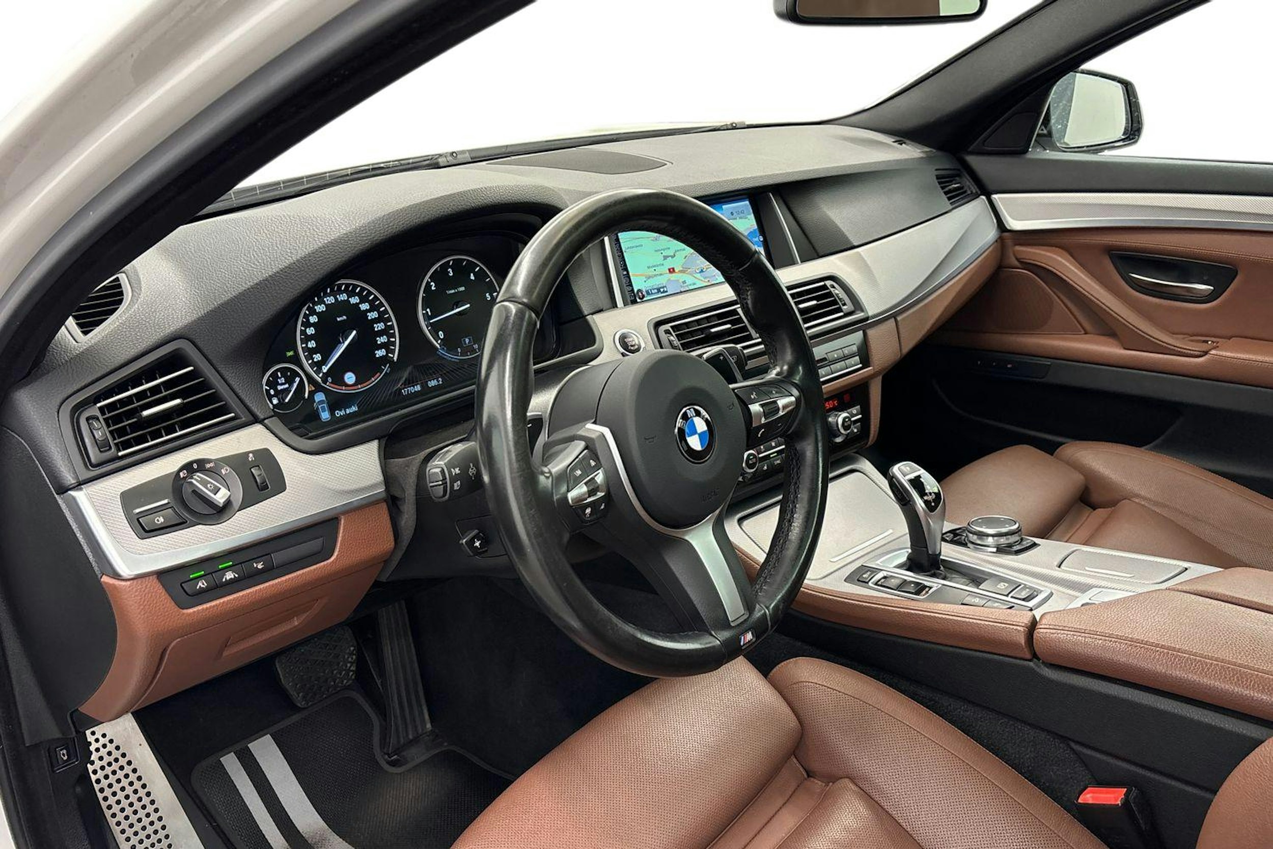valkoinen BMW 535 2016 kuva 7.