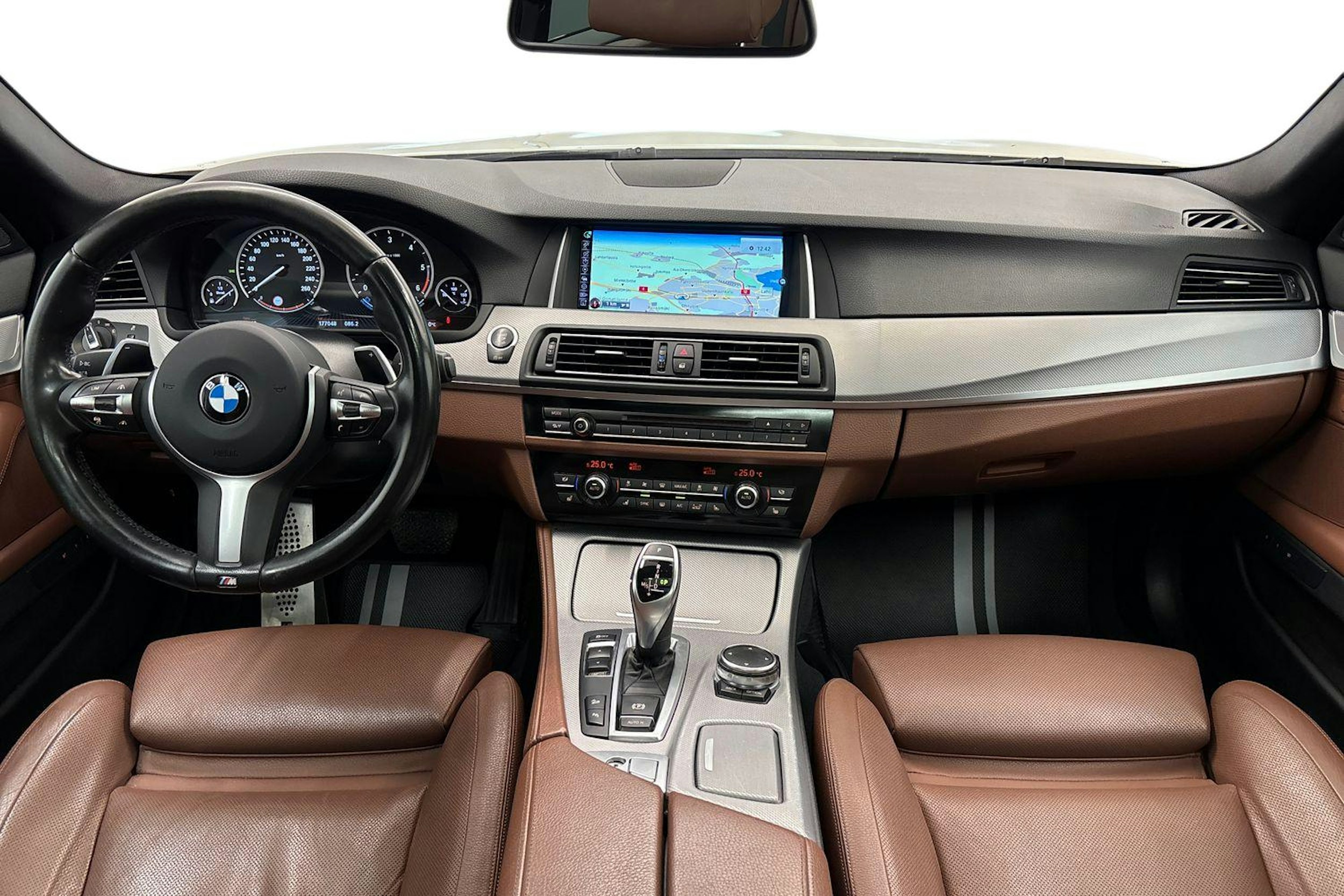 valkoinen BMW 535 2016 kuva 9.