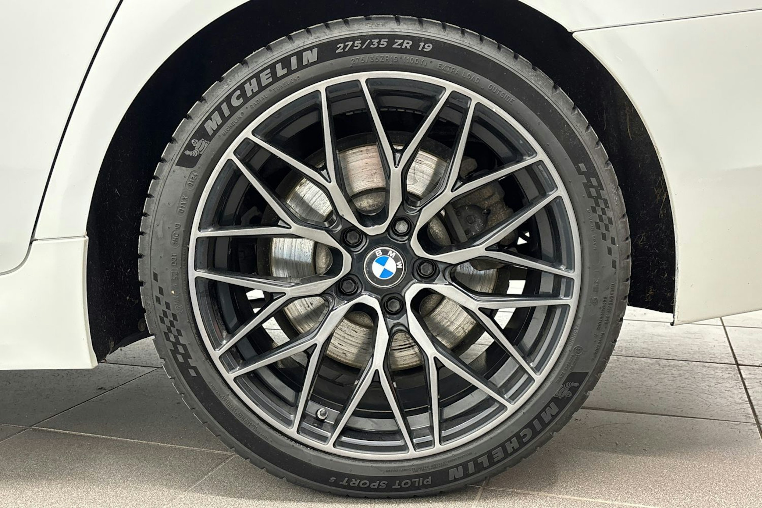 valkoinen BMW 535 2016 kuva 11.