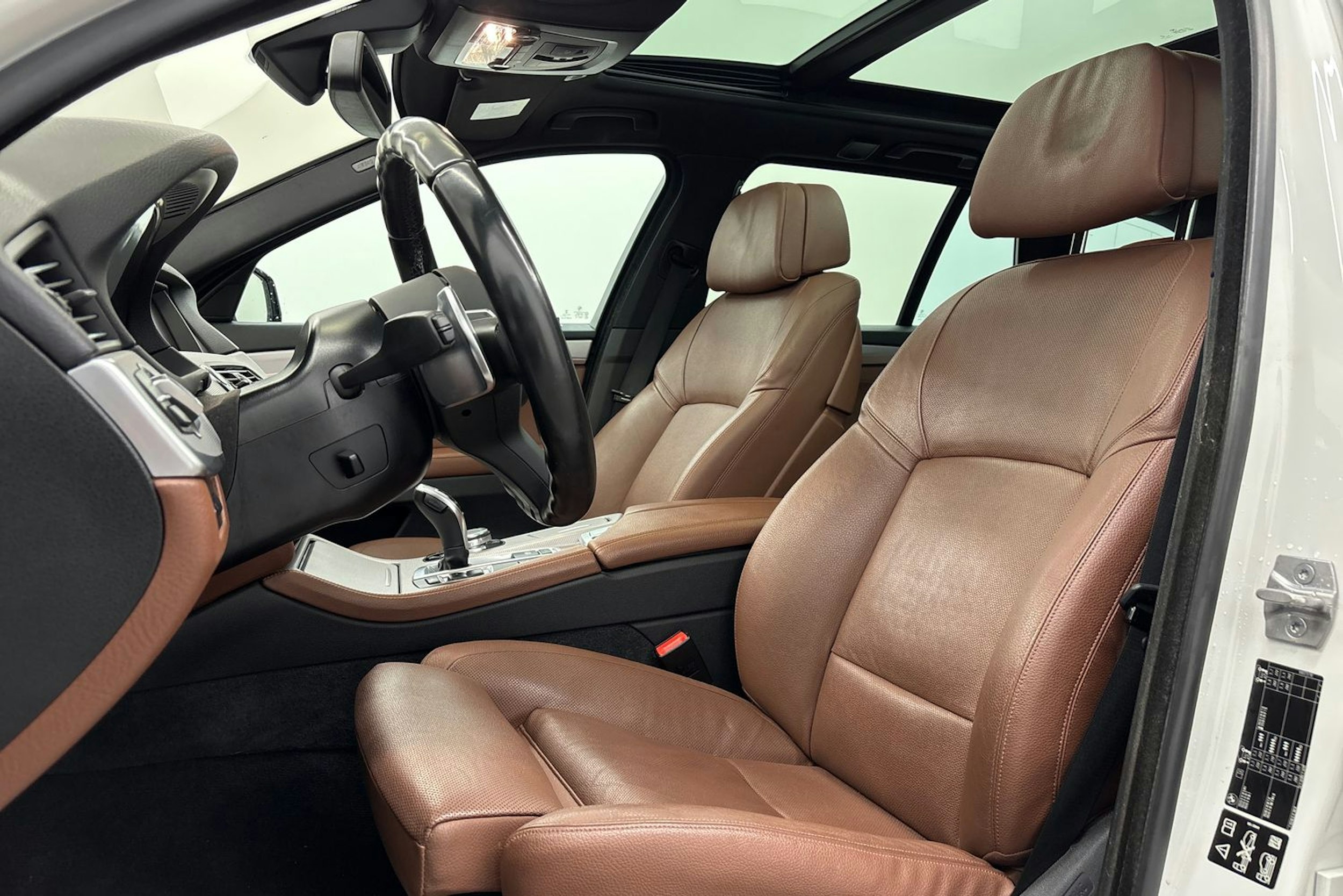 valkoinen BMW 535 2016 kuva 14.