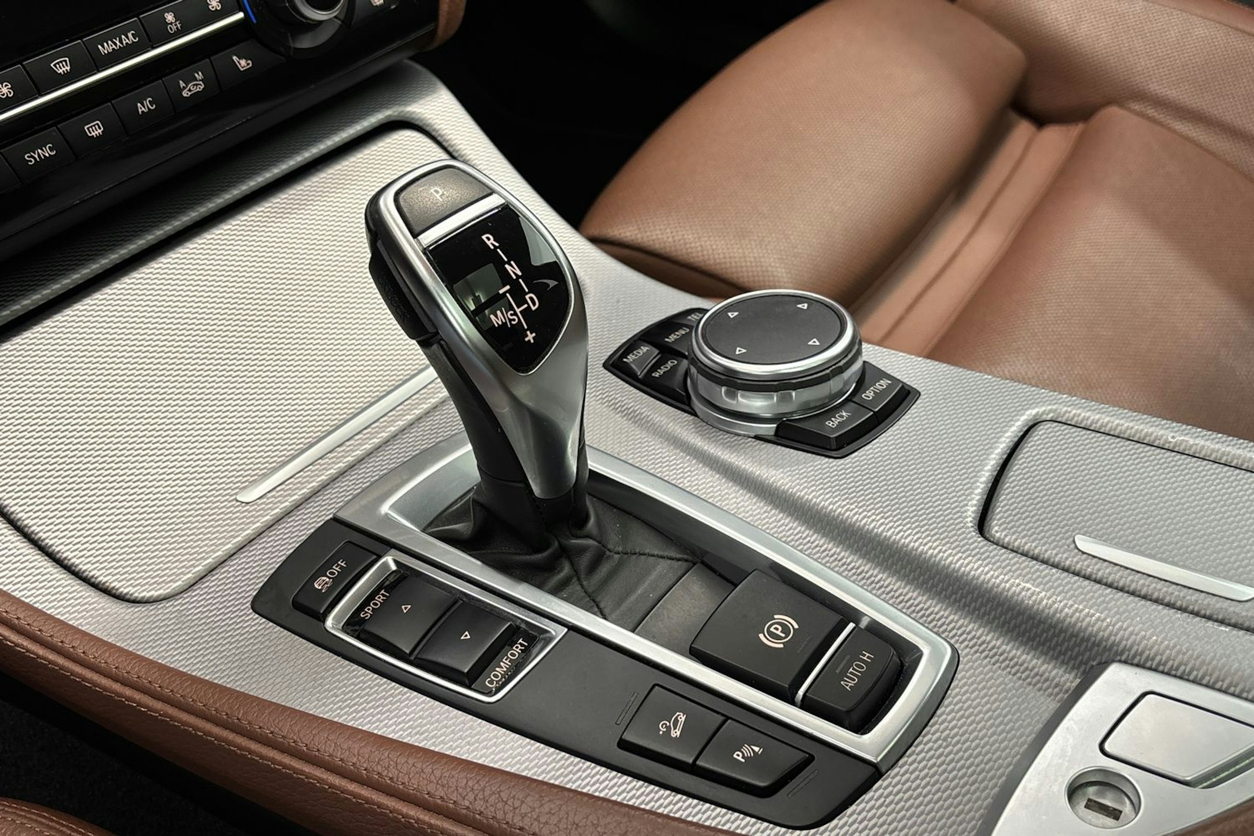 valkoinen BMW 535 2016 kuva 25.