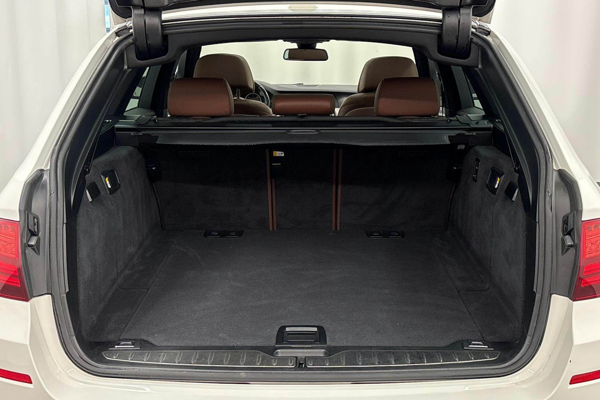 valkoinen BMW 535 2016 kuva 27.