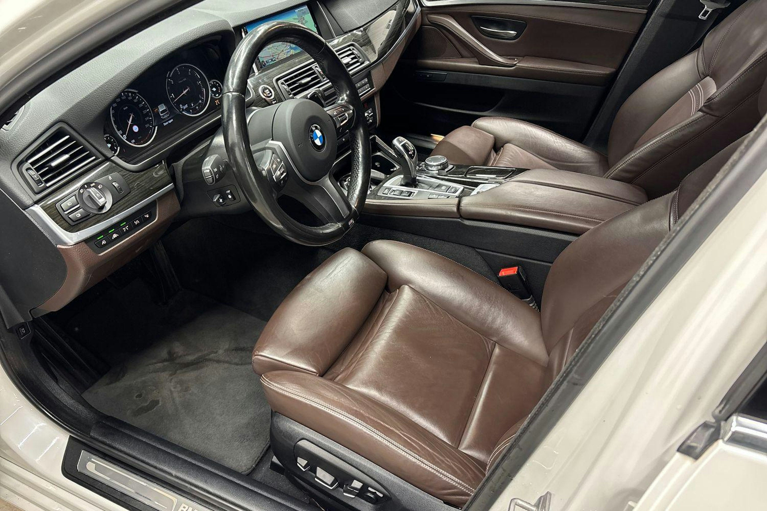 valkoinen BMW 535 2016 kuva 6.