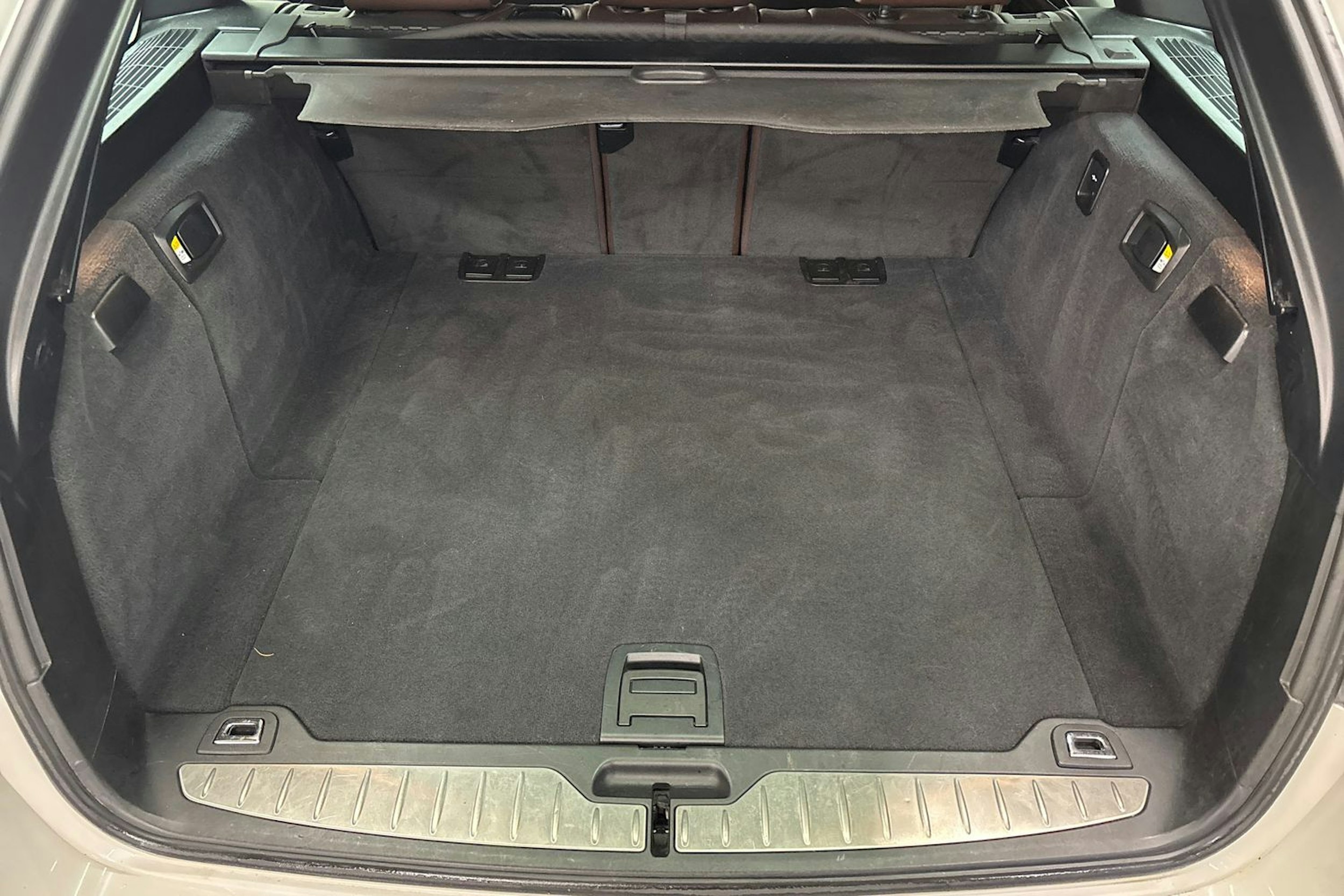 valkoinen BMW 535 2016 kuva 11.