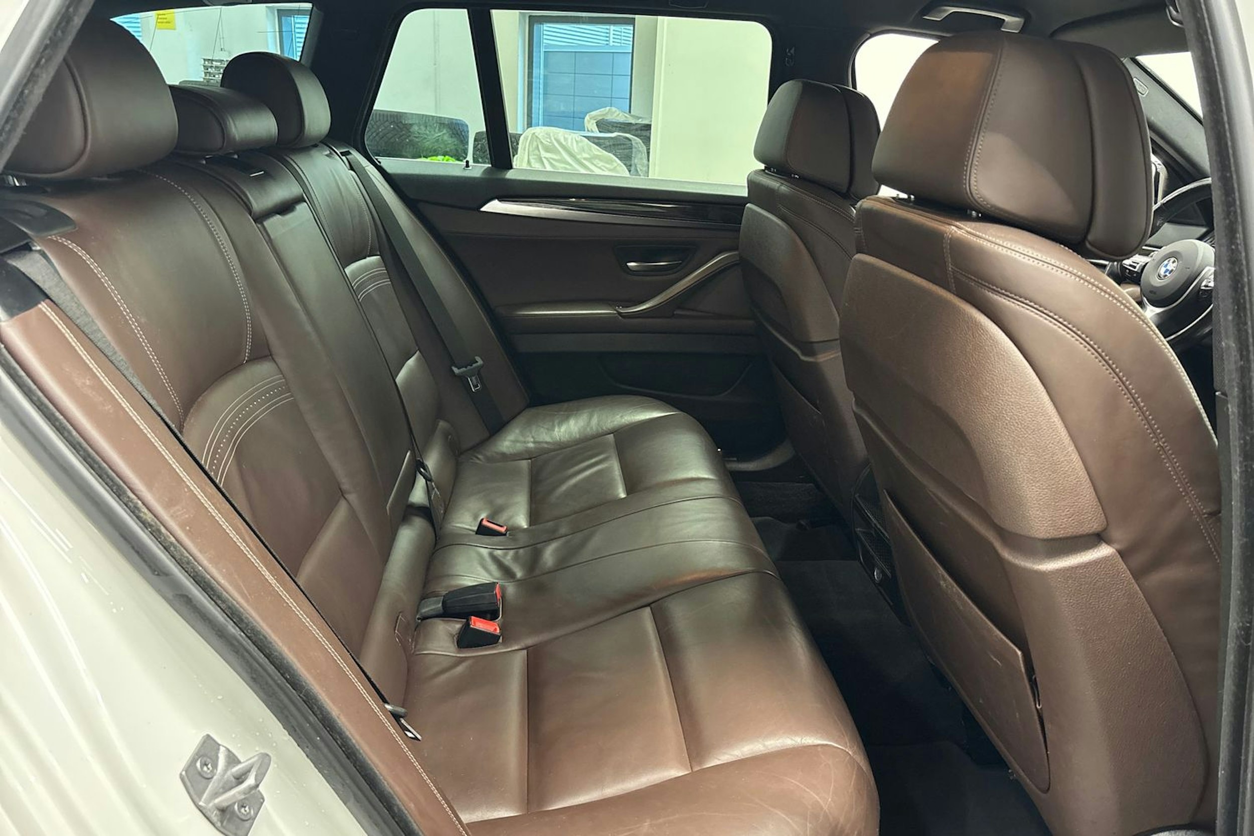 valkoinen BMW 535 2016 kuva 12.
