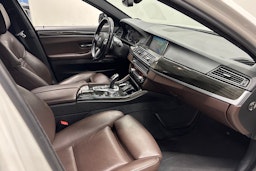 valkoinen BMW 535 2016 kuva 13.