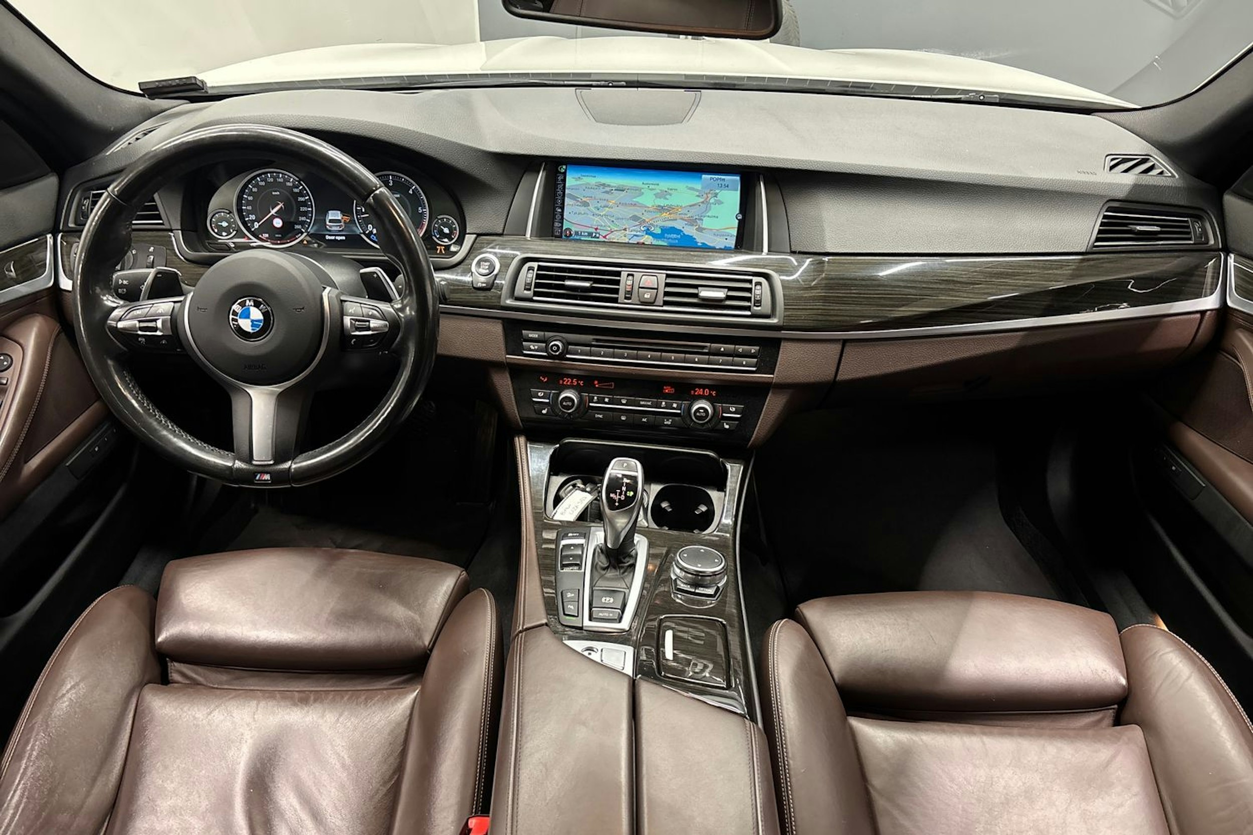 valkoinen BMW 535 2016 kuva 14.