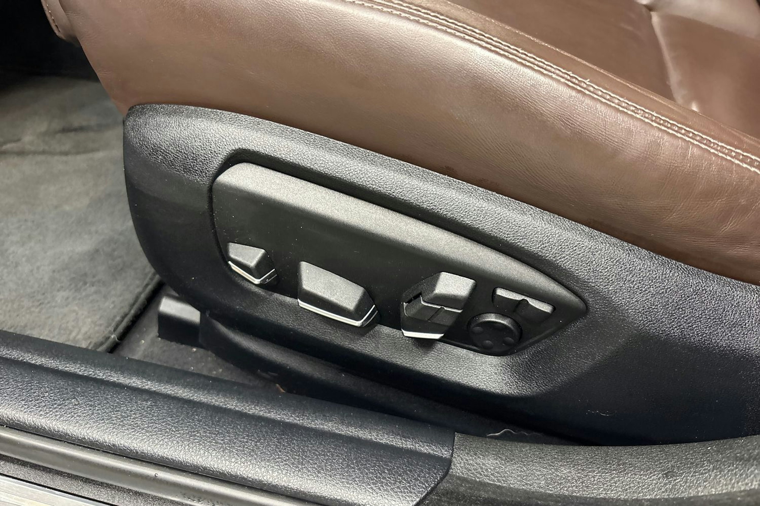 valkoinen BMW 535 2016 kuva 16.