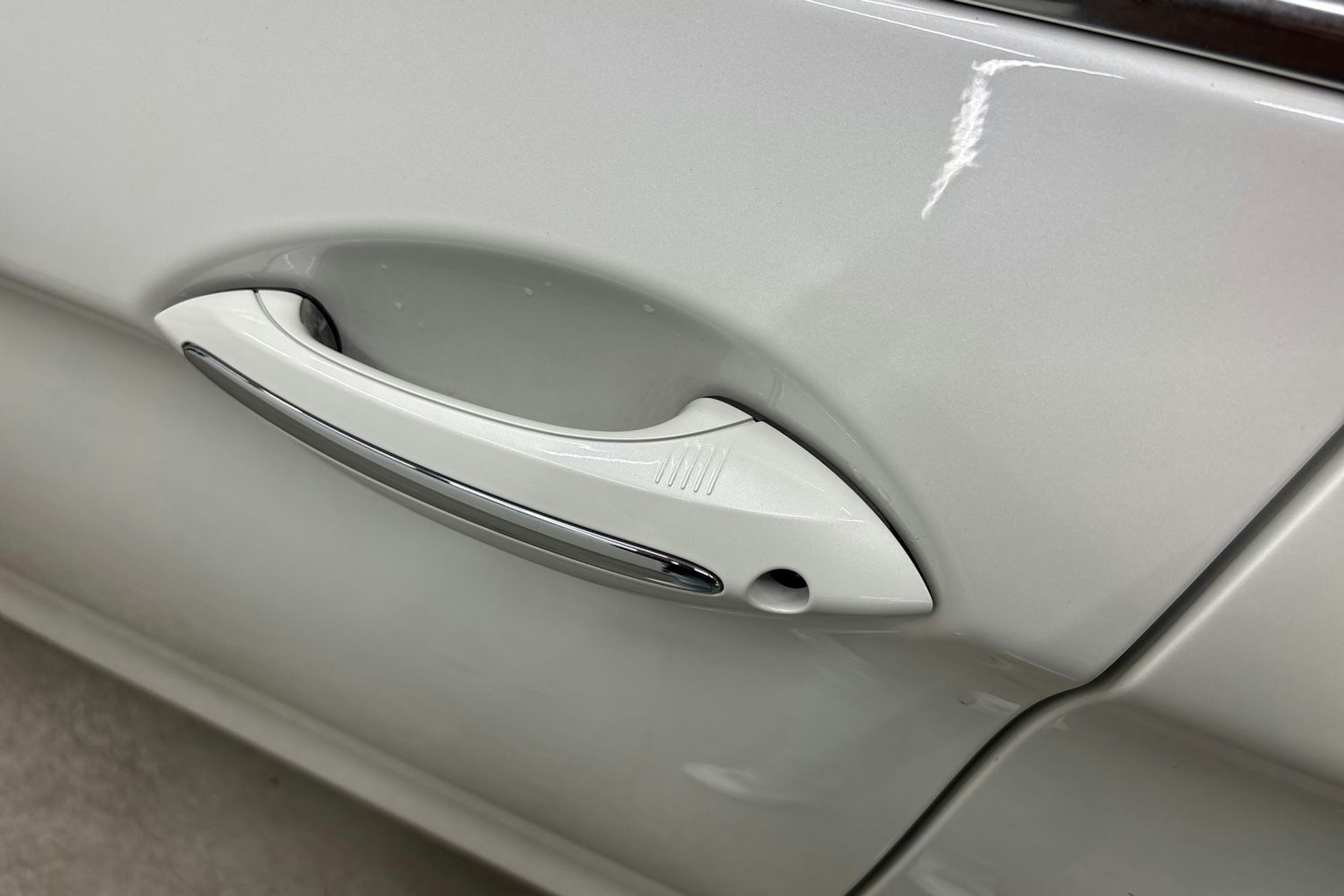 valkoinen BMW 535 2016 kuva 27.