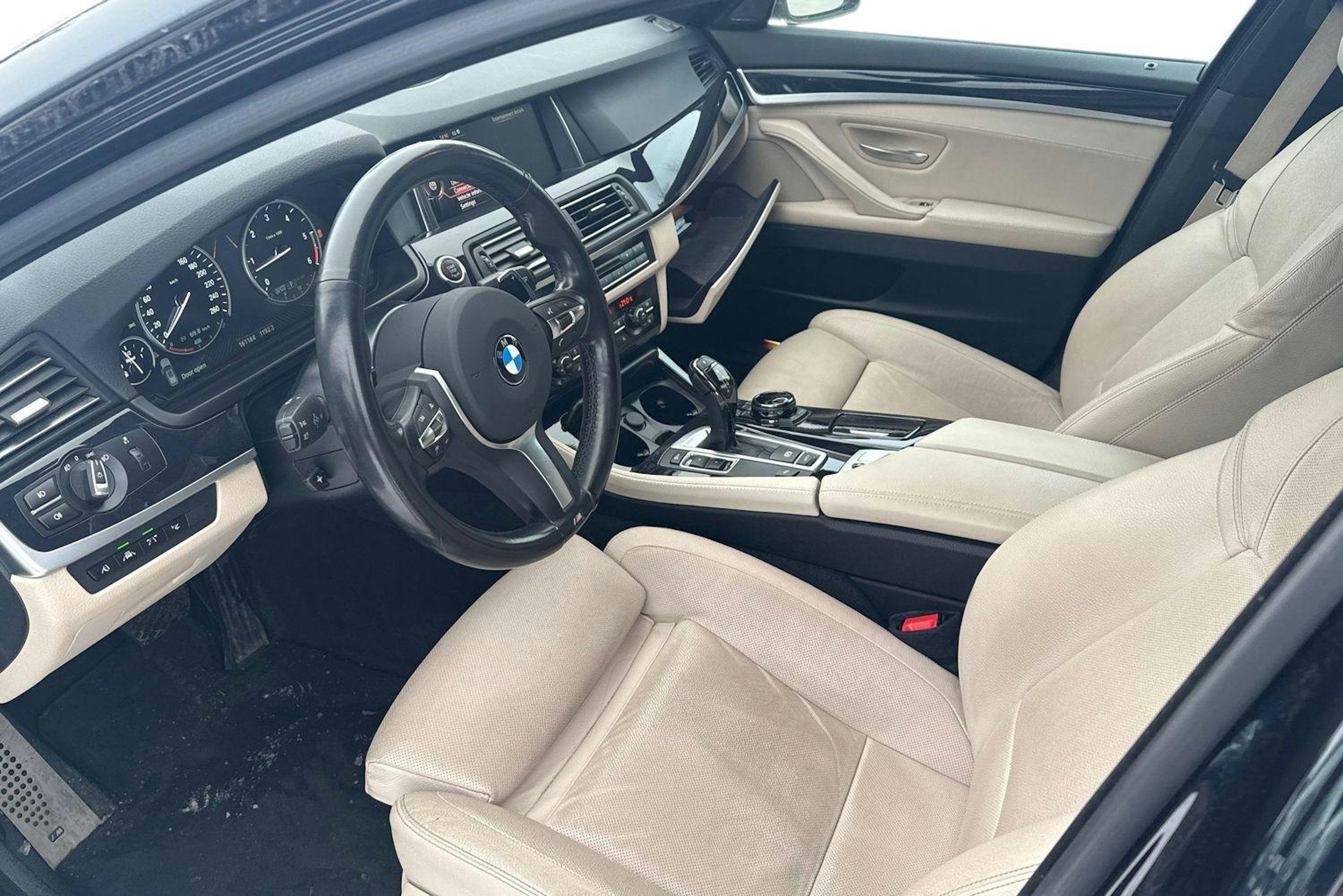 musta BMW 535 2017 kuva 3.