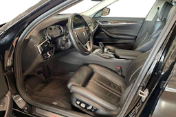 musta BMW 540 2017 kuva 7.