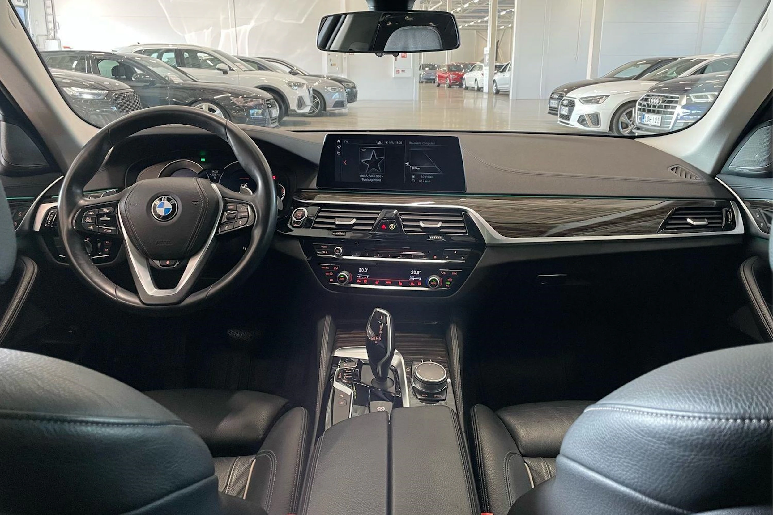musta BMW 540 2017 kuva 11.