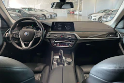 musta BMW 540 2017 kuva 11.