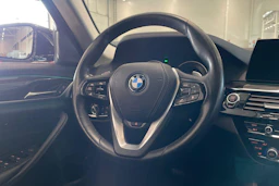 musta BMW 540 2017 kuva 12.