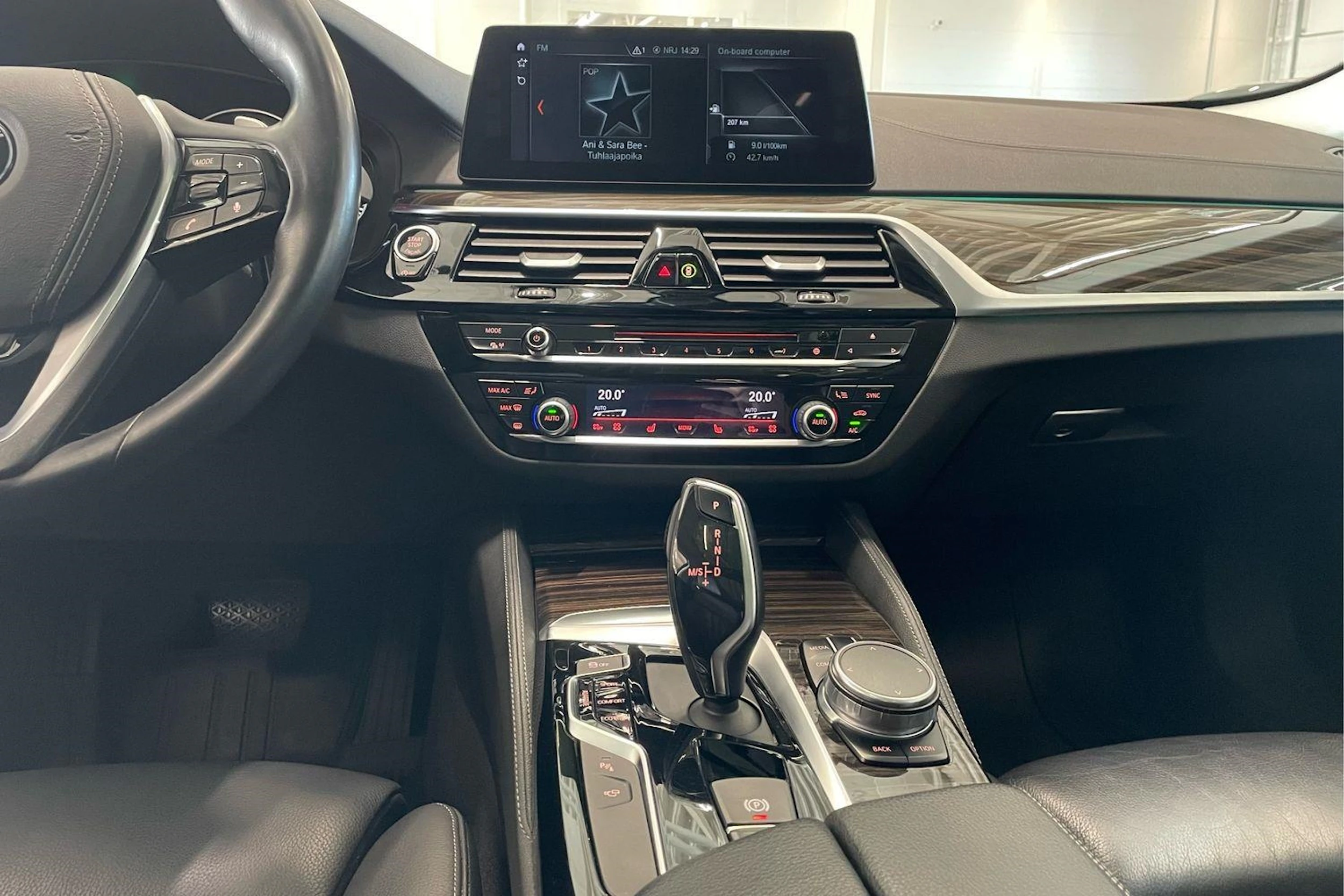 musta BMW 540 2017 kuva 18.
