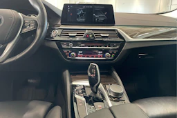 musta BMW 540 2017 kuva 18.