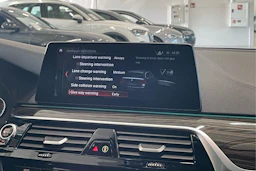 musta BMW 540 2017 kuva 25.
