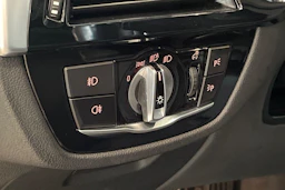 musta BMW 540 2017 kuva 29.