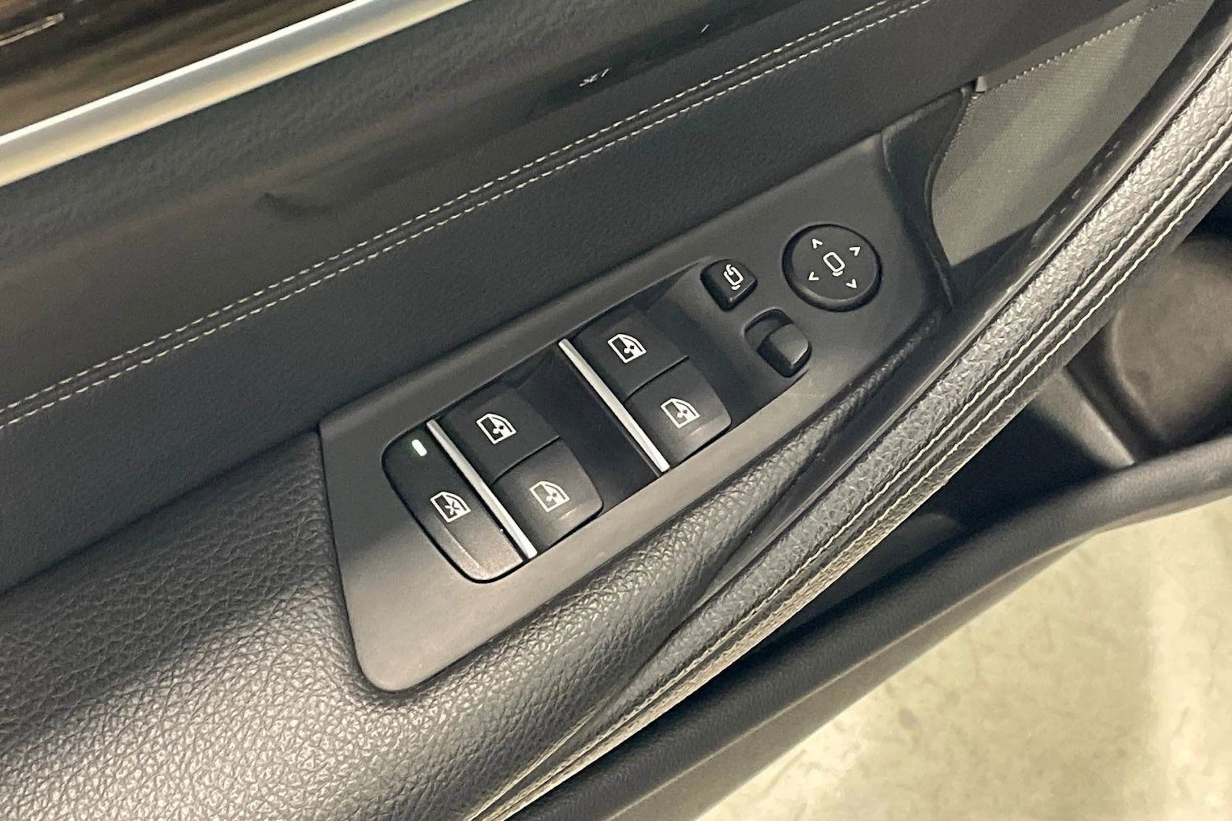 musta BMW 540 2017 kuva 31.