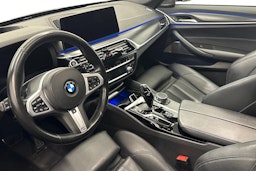 met. musta BMW 540 2021 kuva 7.