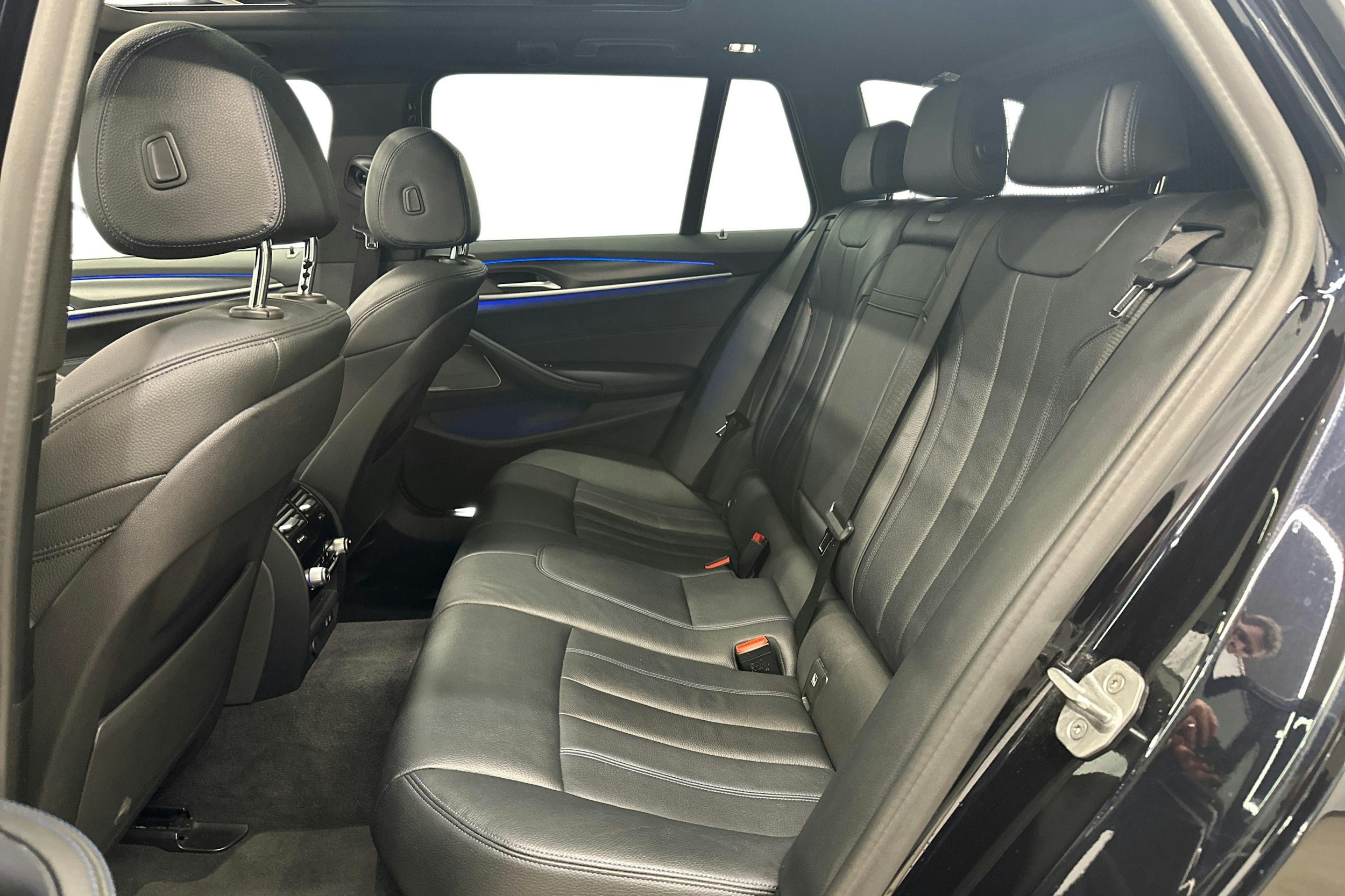 met. musta BMW 540 2021 kuva 11.