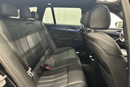 met. musta BMW 540 2021 kuva 13.