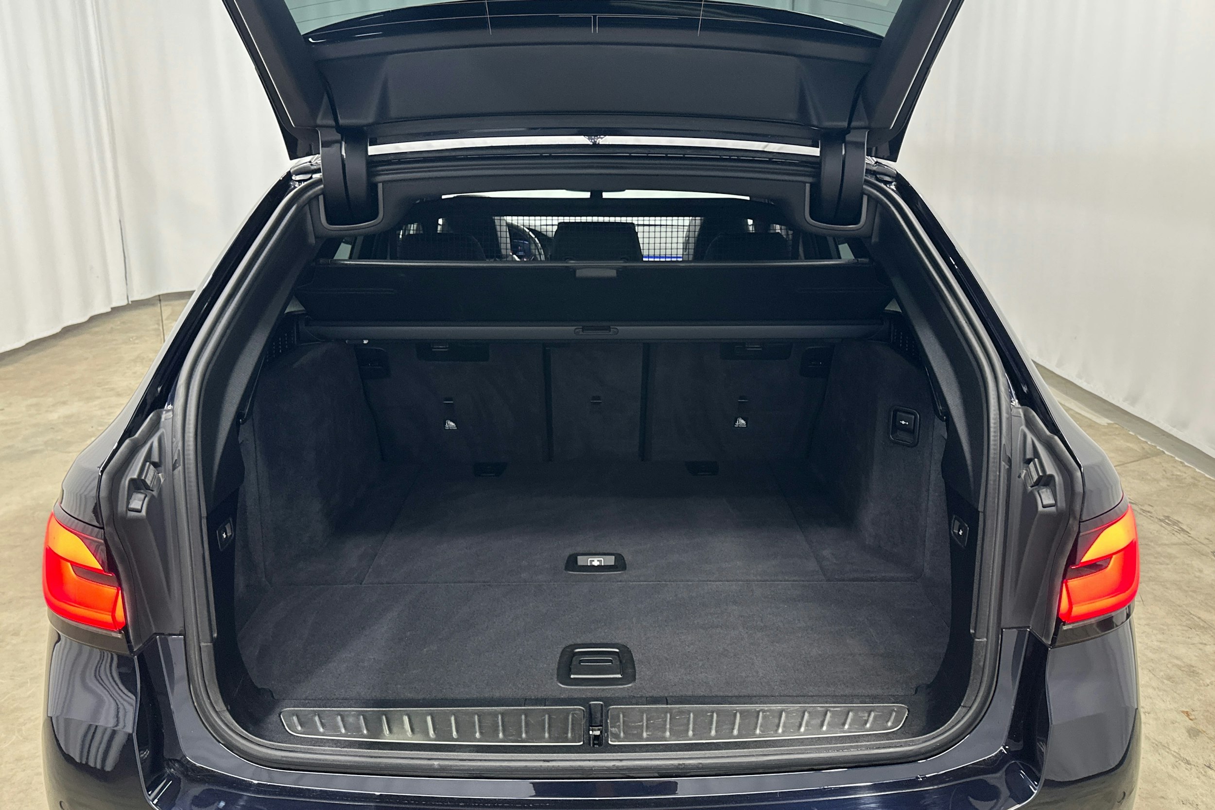 met. musta BMW 540 2021 kuva 16.