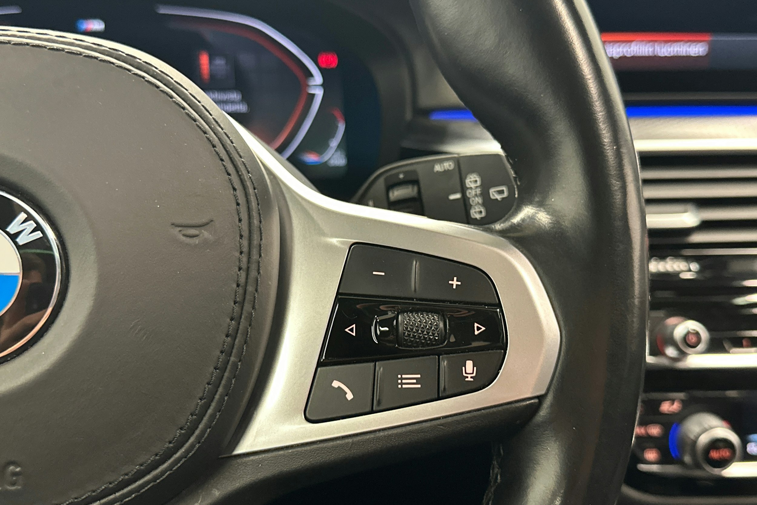 met. musta BMW 540 2021 kuva 20.