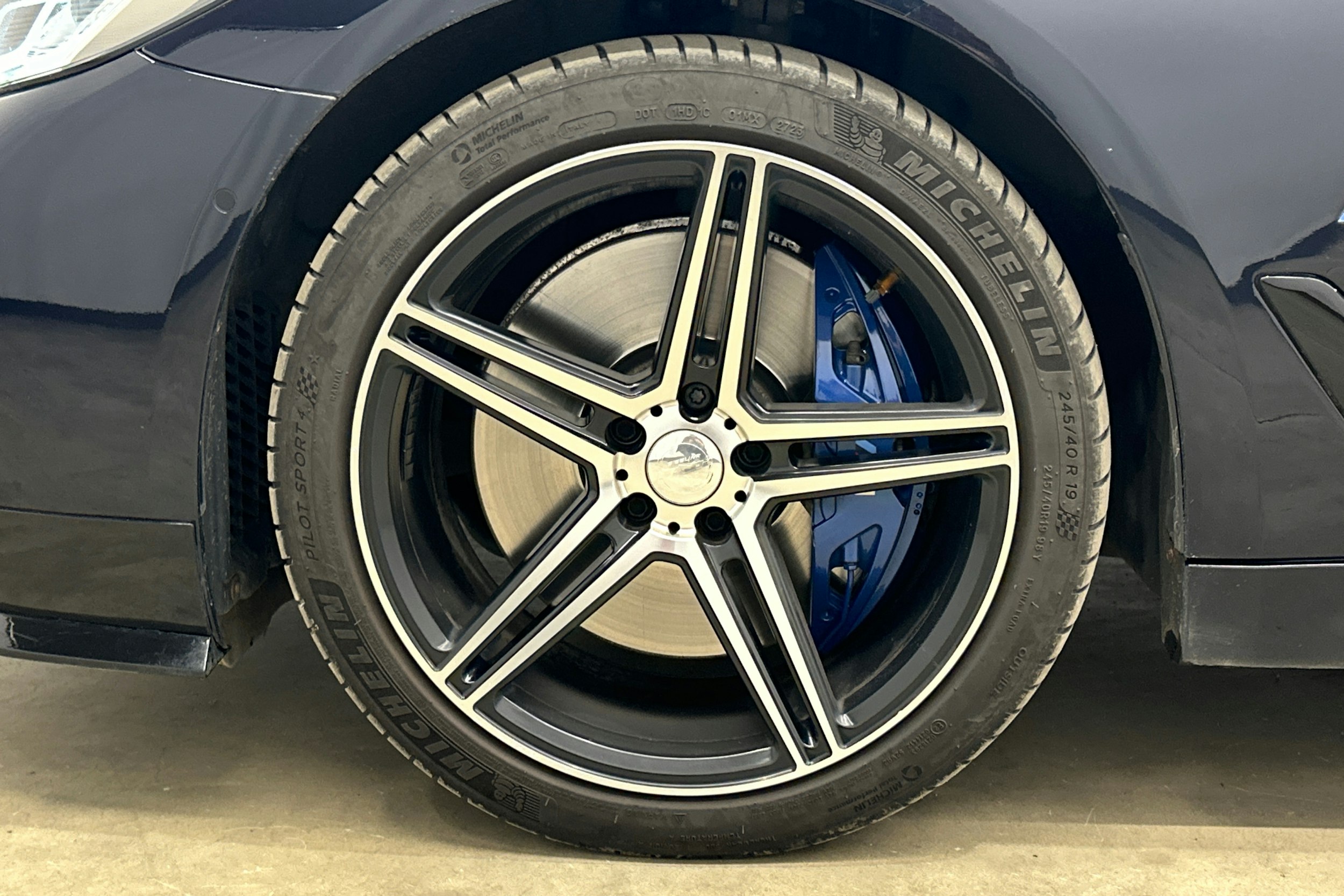 met. musta BMW 540 2021 kuva 35.