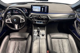 met. harmaa BMW 540 2021 kuva 9.