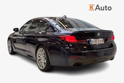 sininen BMW 545 2020 kuva 2.