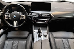 sininen BMW 545 2020 kuva 9.