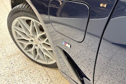 sininen BMW 545 2020 kuva 17.