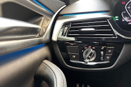 sininen BMW 545 2020 kuva 20.