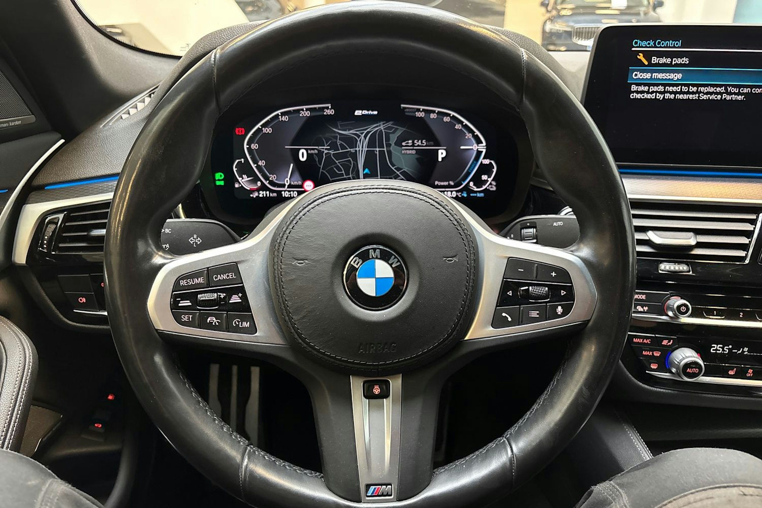 sininen BMW 545 2020 kuva 21.